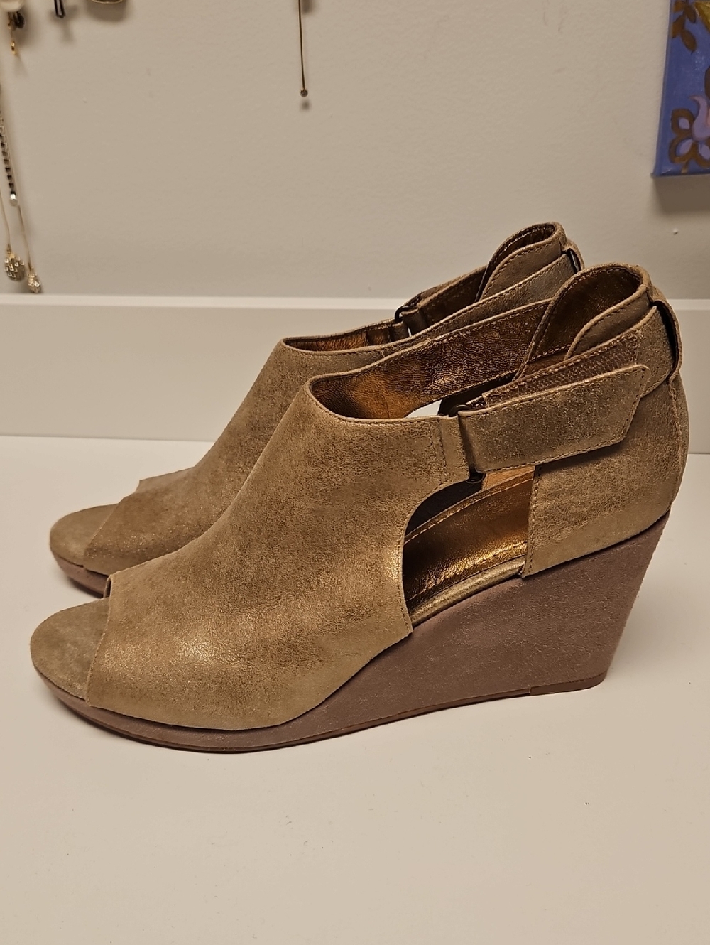 Johnston & Murphy Metallic Gold Suede Wedge Sandals